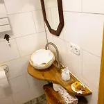 Lipolas-slowlife&guesthouse *