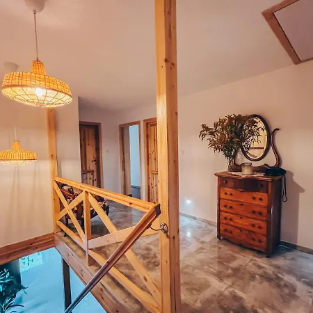 Lipolas-slowlife&guesthouse *